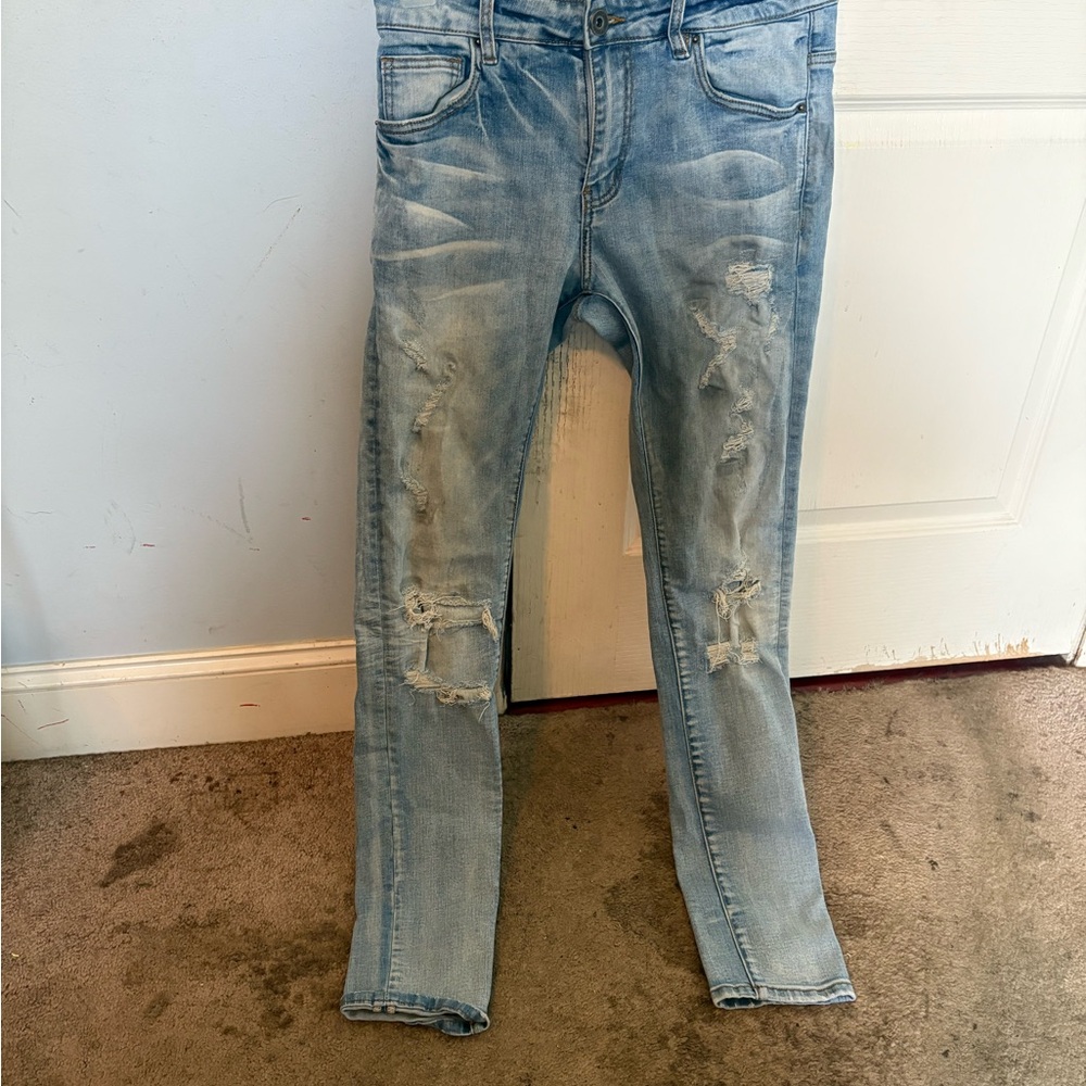Light Blue Distressed Men’s jeans size 30/32